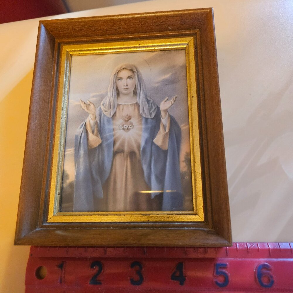 vintage framed blessed mother approx. 6x5